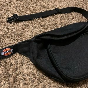 Dickies Black 3-Pocket Adjustable Fanny Pack